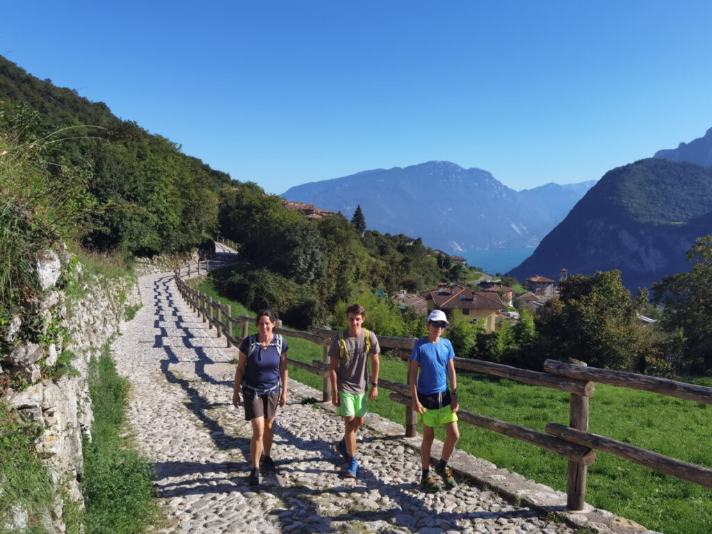 Ausflug am Gardasee mit Kindern: Kurze Wanderung zum Tennosee